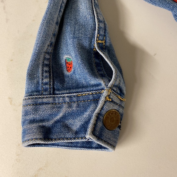 Barely used jacket by 4 y/o.  Perfect condition not a stitch out of place. - Picture 10 of 10
